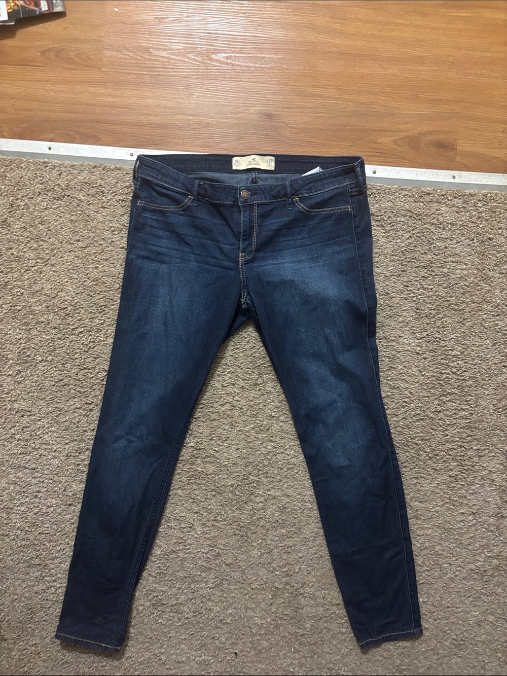 Hollister Woman’s 32W31L Dark Blue Skinny Jeans Like New